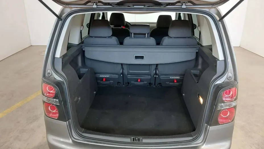 VOLKSWAGEN Touran -