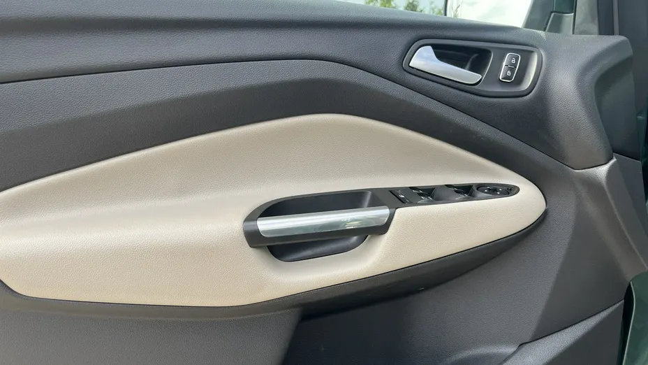 FORD Kuga -
