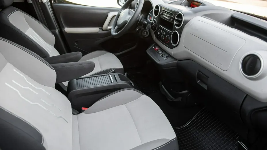 PEUGEOT Partner -