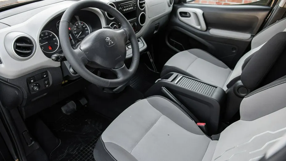 PEUGEOT Partner -