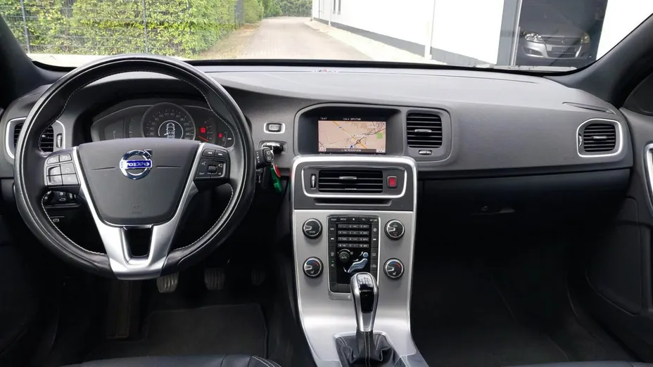 VOLVO V60 -