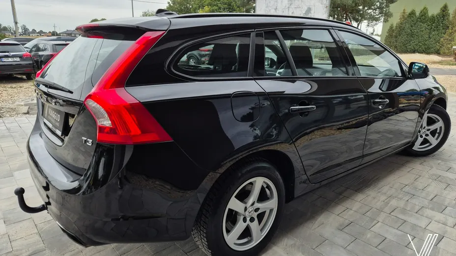 VOLVO V60 -