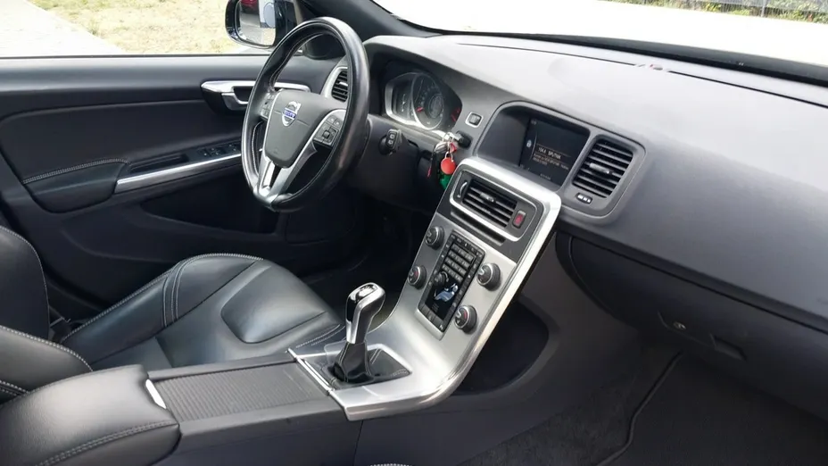 VOLVO V60 -