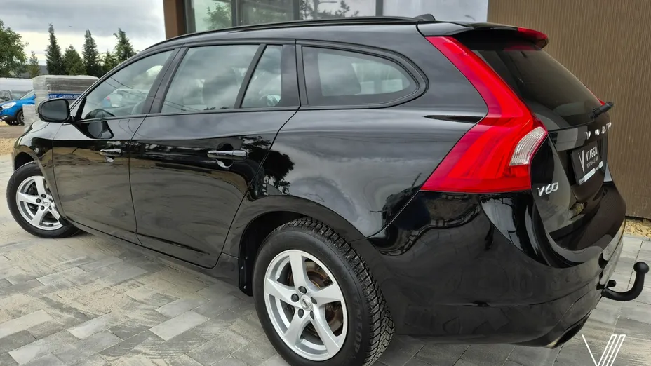 VOLVO V60 -