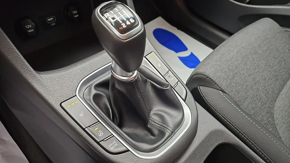 HYUNDAI i30 -