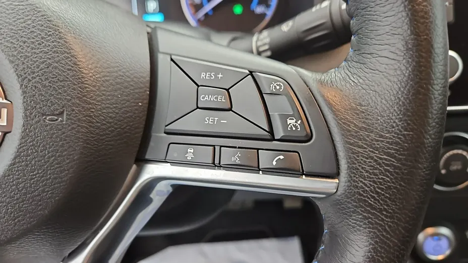 NISSAN Leaf -