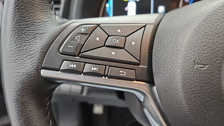 NISSAN Leaf -