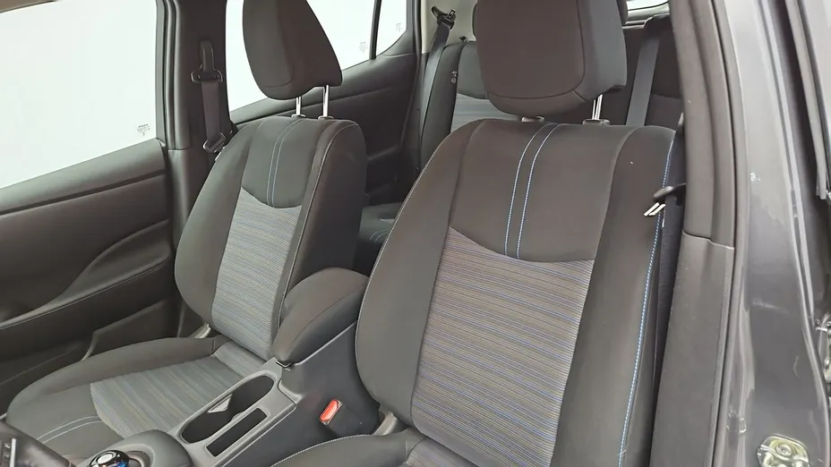 NISSAN Leaf -