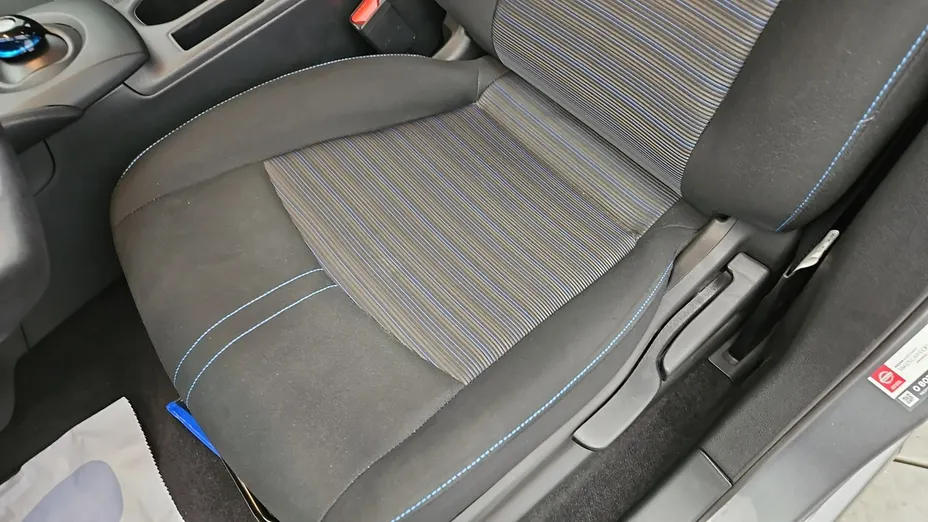 NISSAN Leaf -