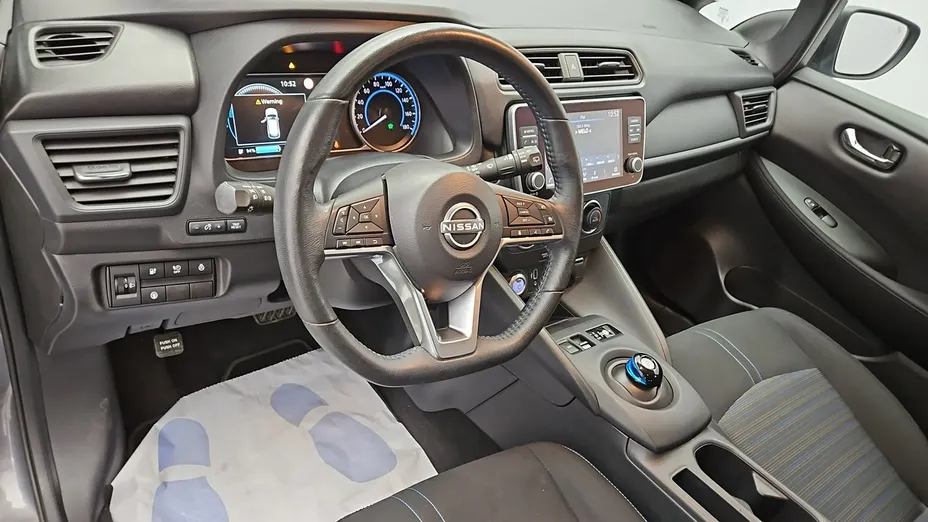 NISSAN Leaf -