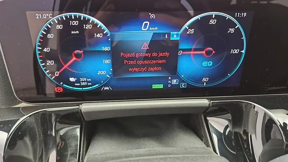 MERCEDES-BENZ EQA -