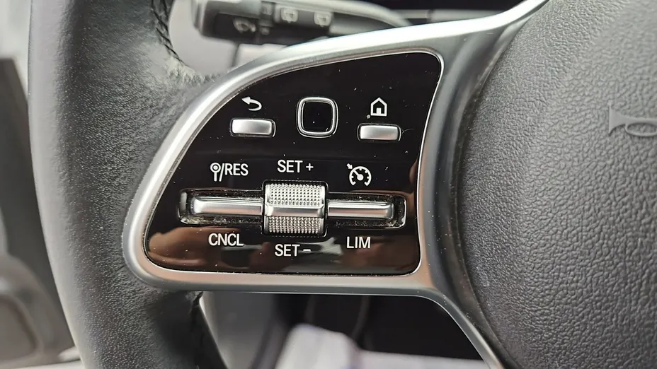 MERCEDES-BENZ EQA -