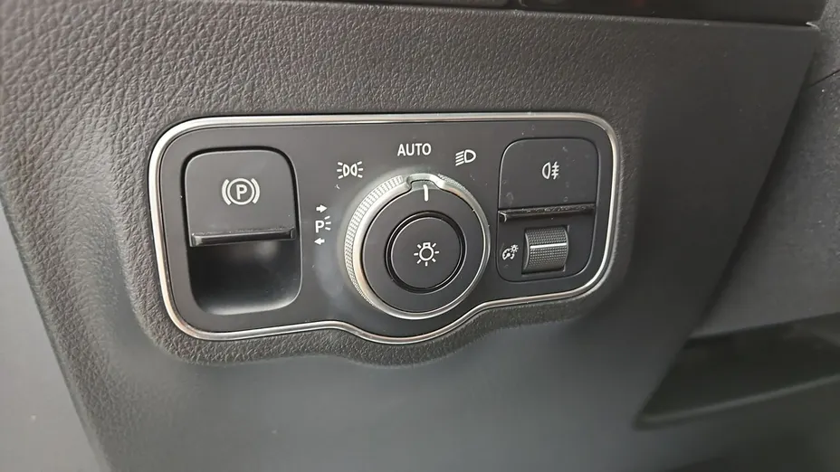 MERCEDES-BENZ EQA -