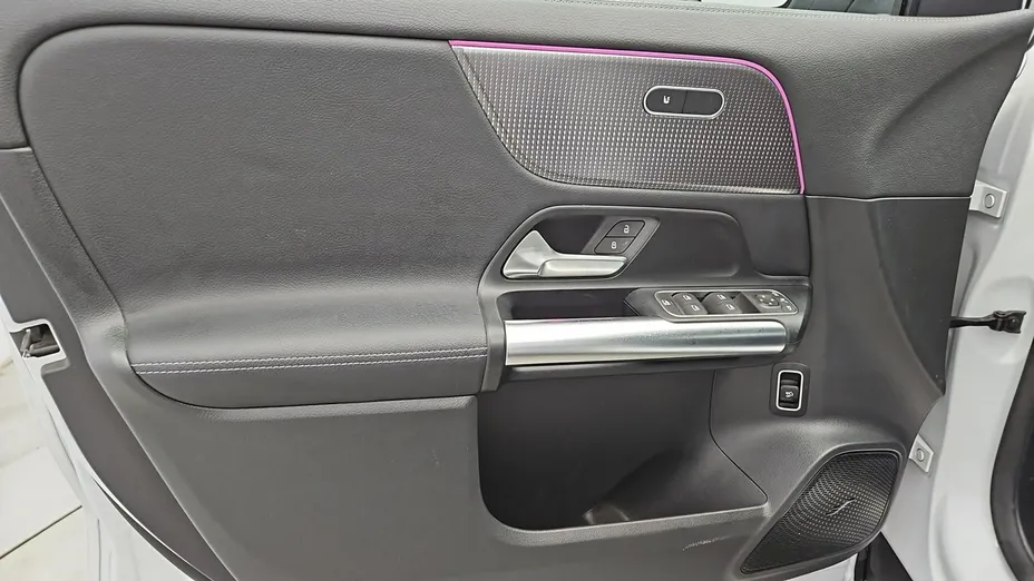 MERCEDES-BENZ EQA -