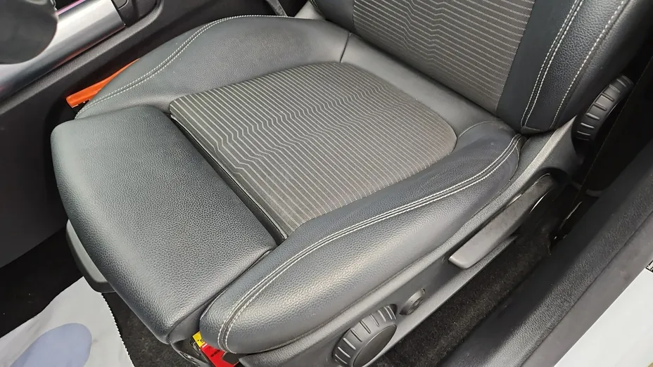 MERCEDES-BENZ EQA -