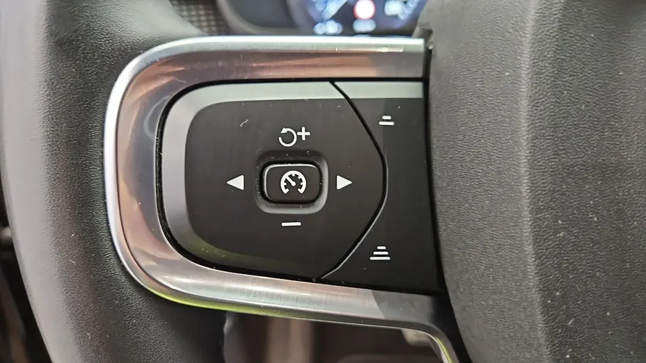 VOLVO XC40 -