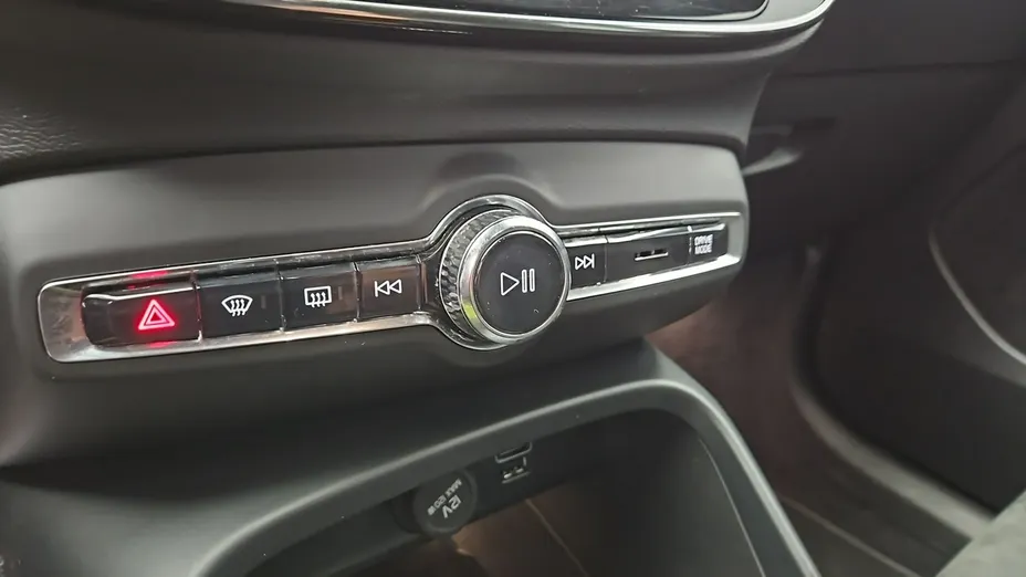 VOLVO XC40 -