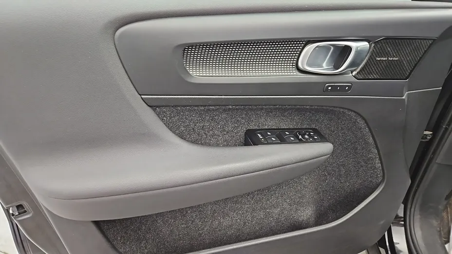 VOLVO XC40 -