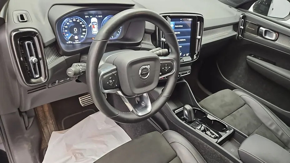VOLVO XC40 -
