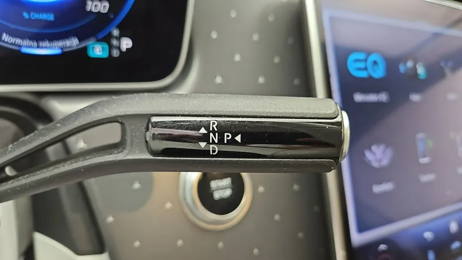 MERCEDES-BENZ EQE -