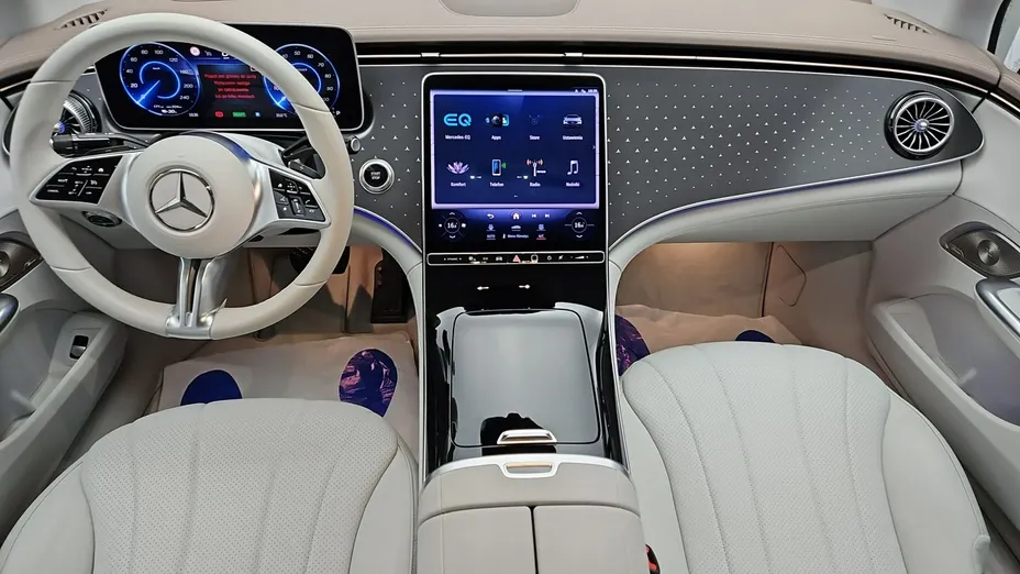 MERCEDES-BENZ EQE -