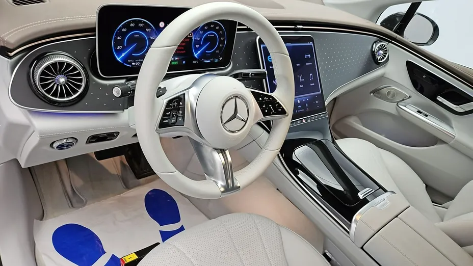 MERCEDES-BENZ EQE -
