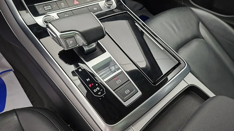 AUDI Q7 -