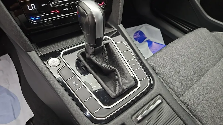 VOLKSWAGEN Passat -