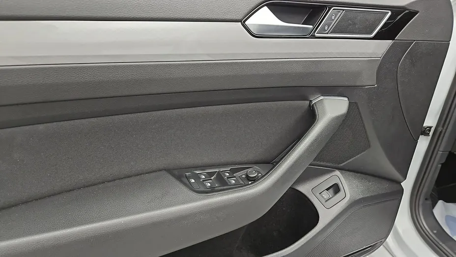 VOLKSWAGEN Passat -
