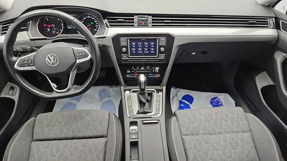VOLKSWAGEN Passat -