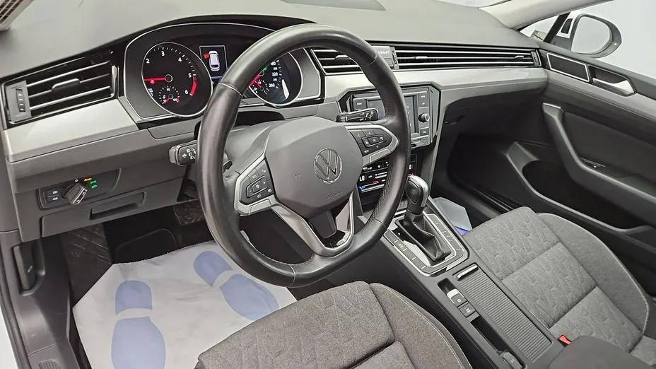 VOLKSWAGEN Passat -
