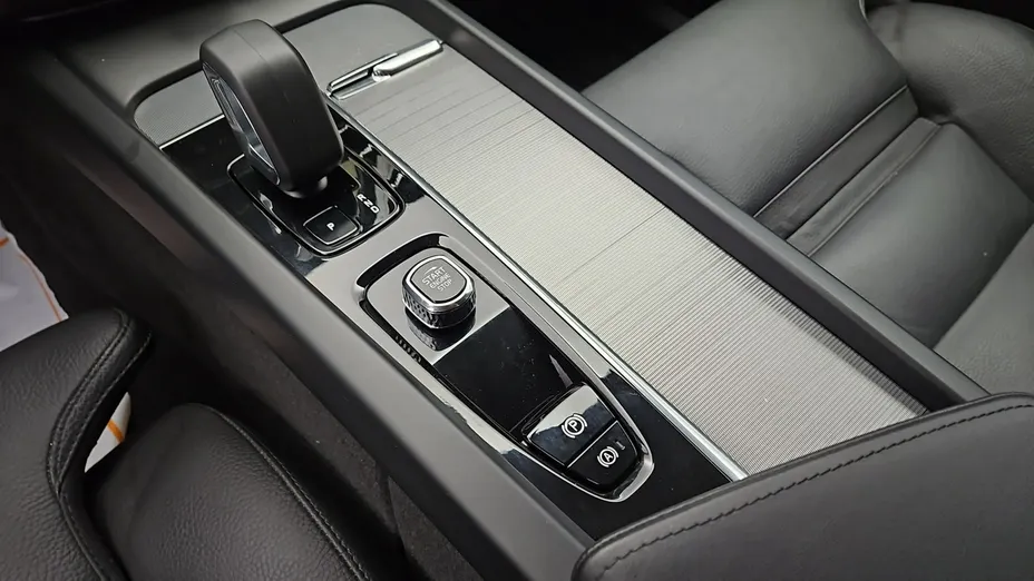VOLVO XC60 -