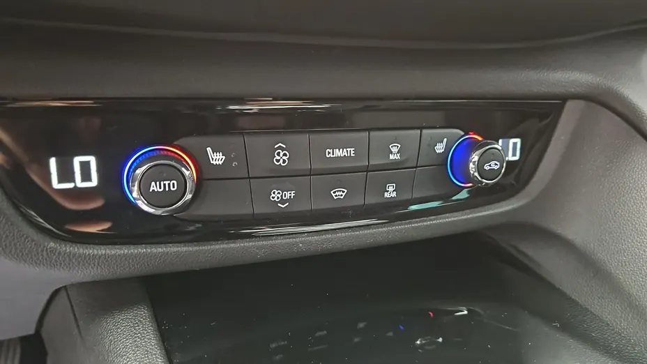 OPEL Insignia -