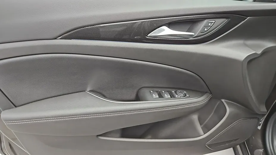 OPEL Insignia -