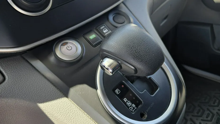 NISSAN NV200 -