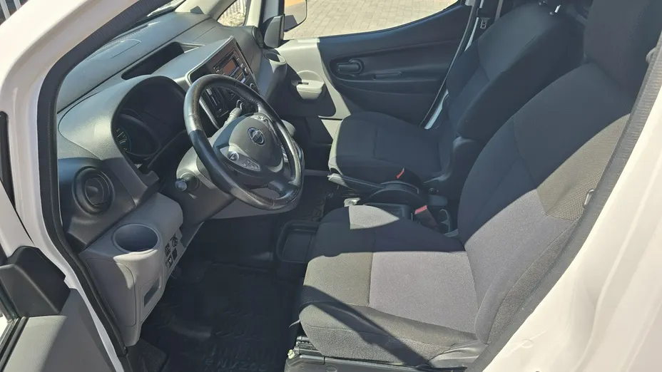 NISSAN NV200 -