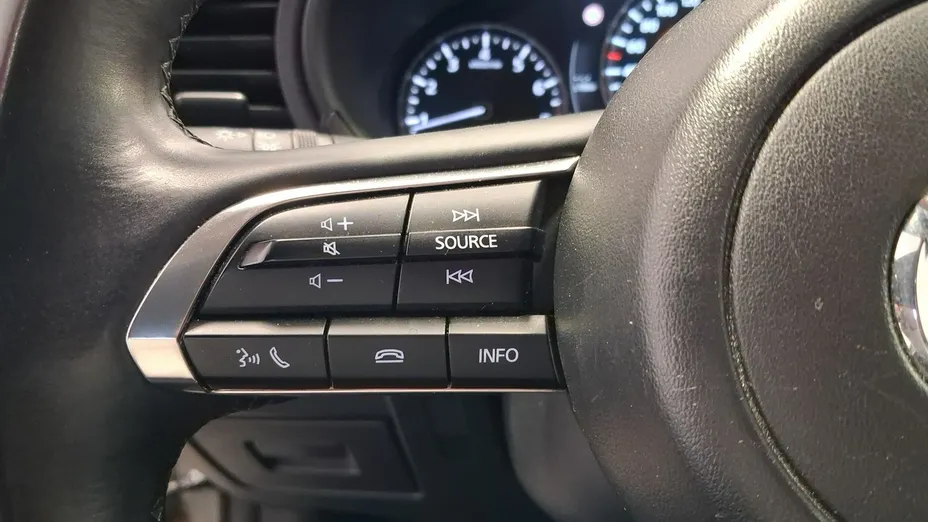 MAZDA 3 -