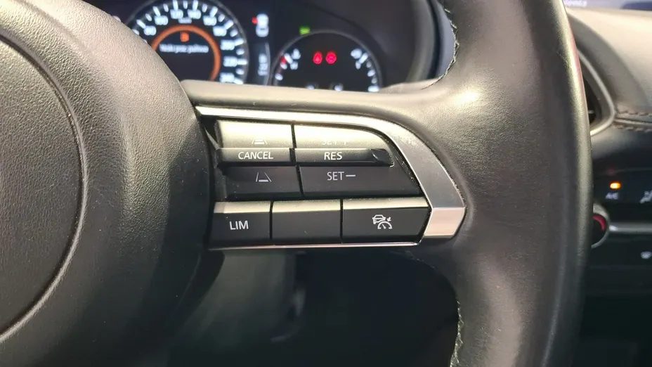 MAZDA 3 -
