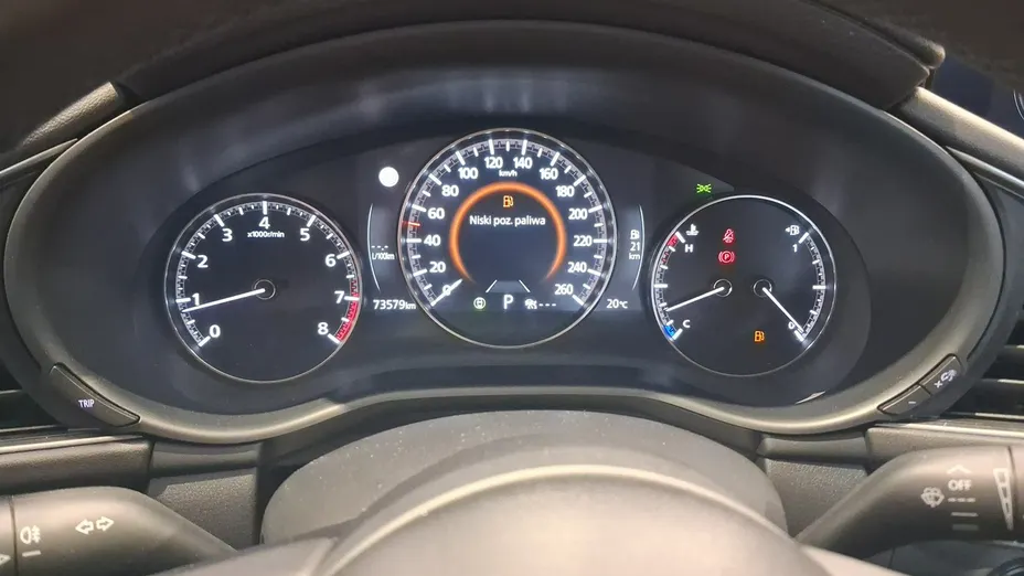 MAZDA 3 -