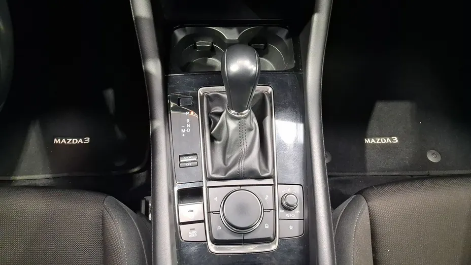 MAZDA 3 -