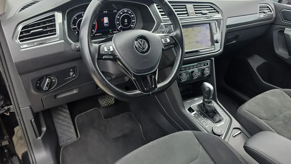 VOLKSWAGEN Tiguan -