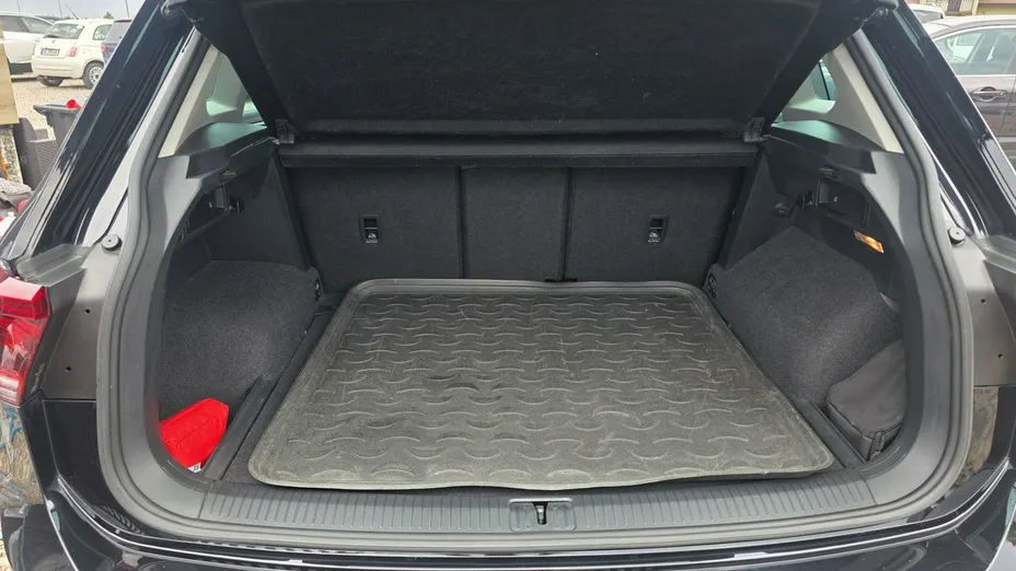 VOLKSWAGEN Tiguan -