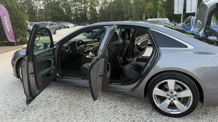 AUDI A6 -