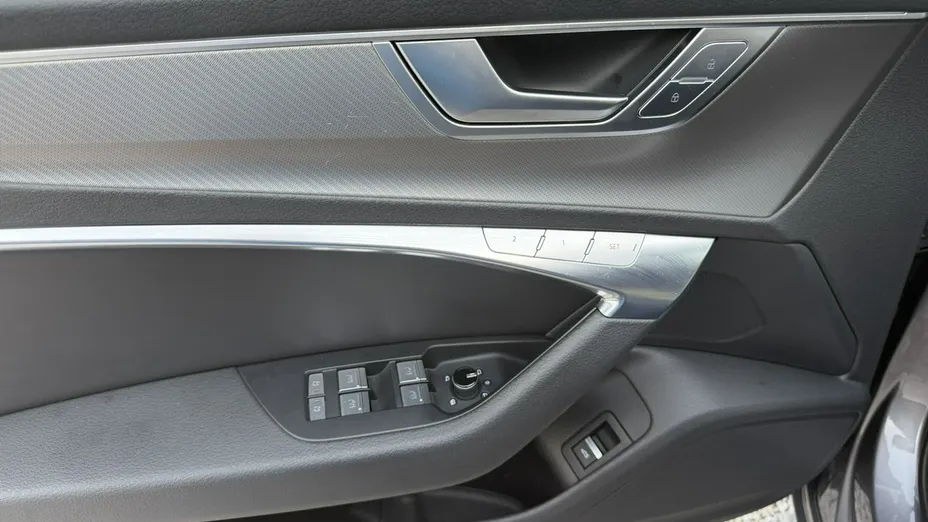 AUDI A6 -