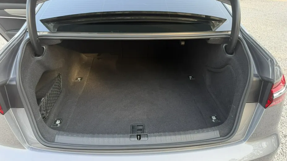 AUDI A6 -