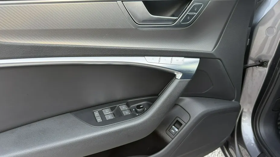 AUDI A6 -