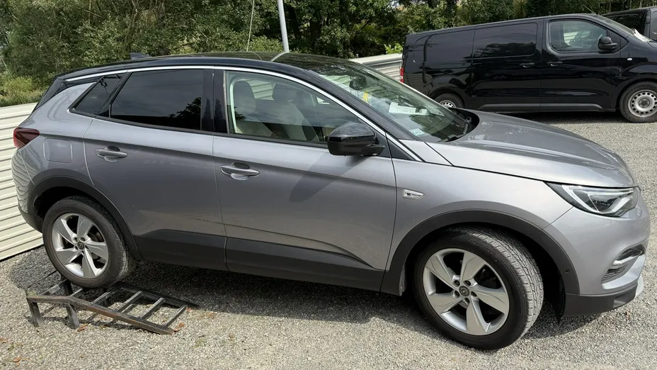 OPEL Grandland X -