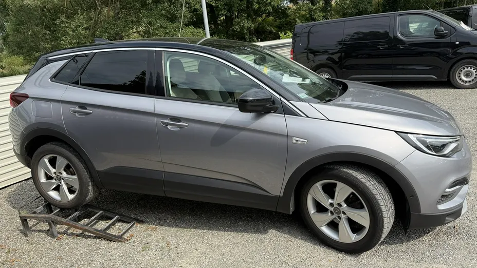 OPEL Grandland X -