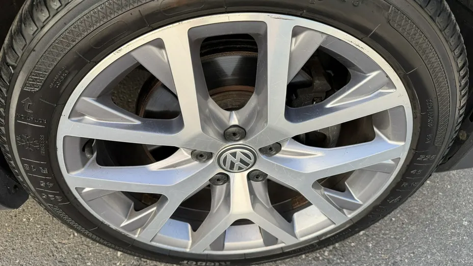 VOLKSWAGEN Golf -
