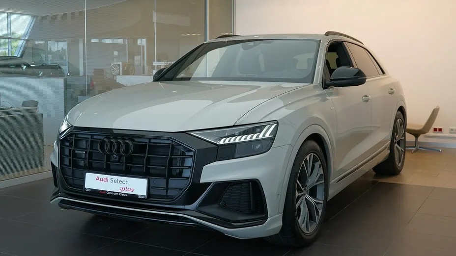AUDI Q8 -
